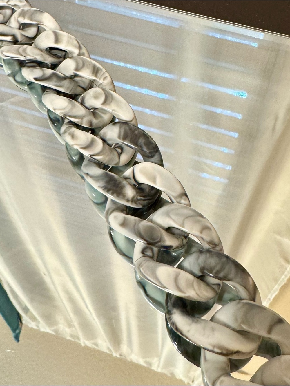 Marble-Effect Bag Chain - Picture 2 of 8